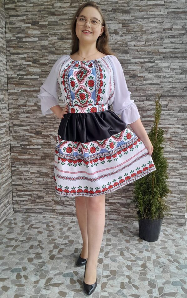 🌸 Rochie Tradițională Stilizată cu Motive Florale 🌸
