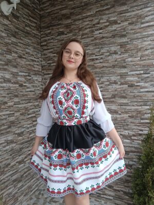 🌸 Rochie Tradițională Stilizată cu Motive Florale 🌸