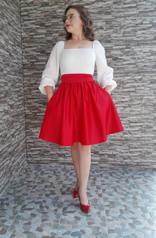 Fustă din tafta disponibilă în trei culori - roșu pasional, roz delicat și negru clasic